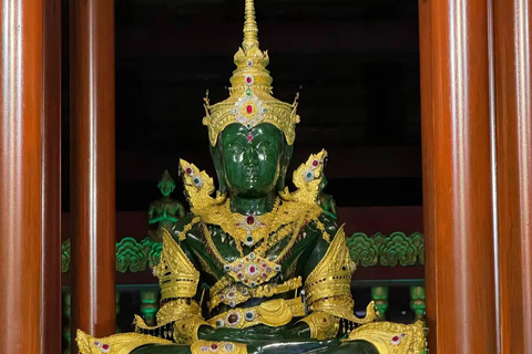 Descobre Chiang Rai: templos, arte e natureza cénicaDiscover Chiang Rai: Temples, Art, and Scenic Nature