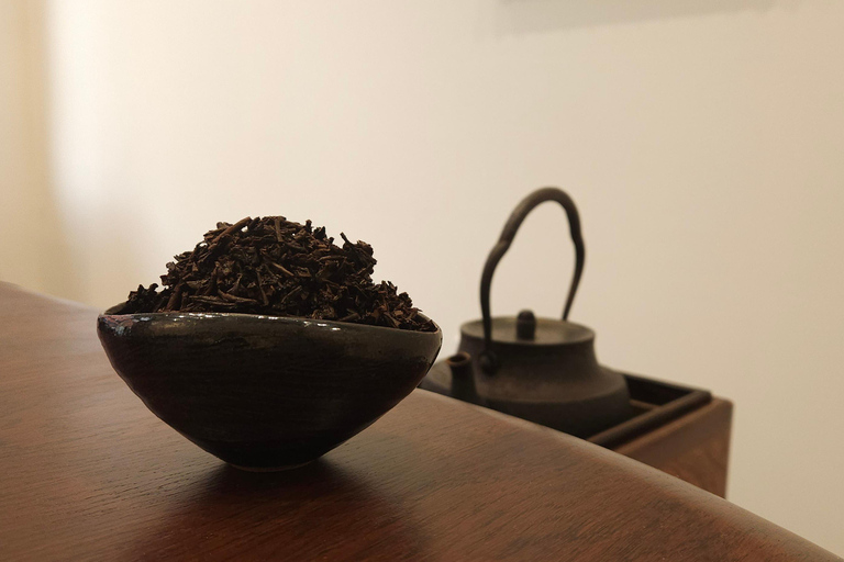 Busan: Join a Tea Ceremony & Create a Calligraphy Memento