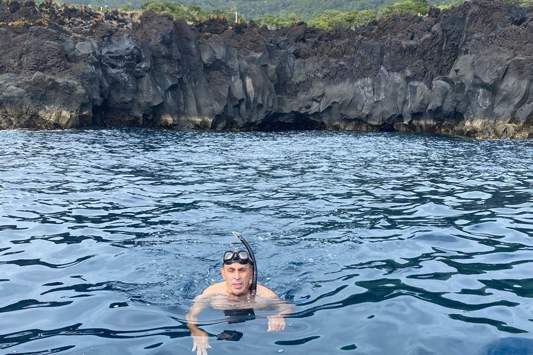 Snorkeltur i grottor med båt