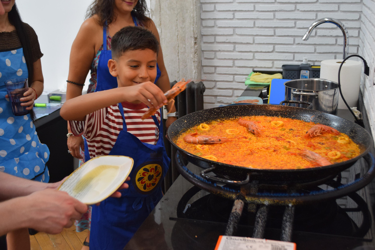 Madrid: Seafood Paella Masterclass Near Sol with Drinks Included