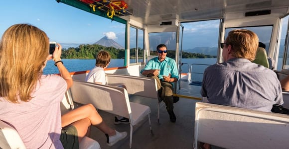 La Fortuna: Arenal Boat Tour & Pirate Hot Springs Dinner