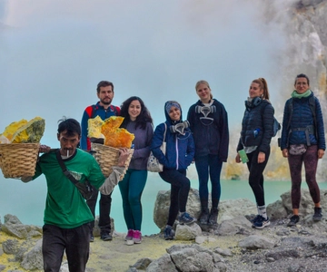 Banyuwangi/Bali: Mount Ijen Midnight Blue Fire Guided Tour