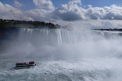 Chutes du Niagara : Visite hivernale avec entrée dans la Grotte des ventsChutes du Niagara : Visite hivernale avec entrée à la Grotte des vents