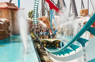Von Barcelona aus: PortAventura Theme Park Ticket & Transfer