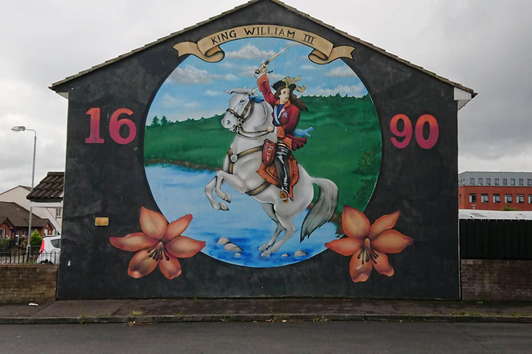 Belfast : Visite guidée du célèbre taxi noir avec Irish Coffee