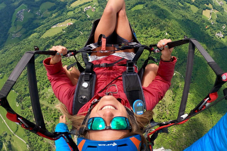 萨尔茨堡城市双人滑翔伞飞行双人滑翔伞体验萨尔茨堡市区