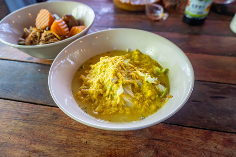 Siem Reap: Morning Food Tour, Market Walking & Street Art Vespa Tour Option