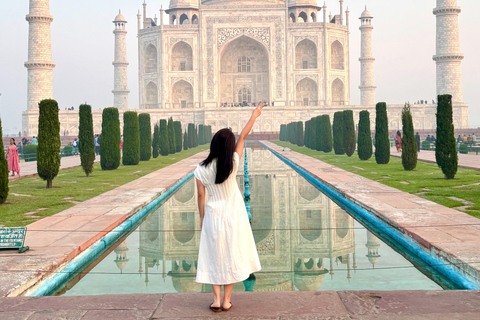 From Delhi: Private Taj Mahal and Agra Day Tour with 5* Meal From Delhi: Tour with Car, Driver, and Guide Only