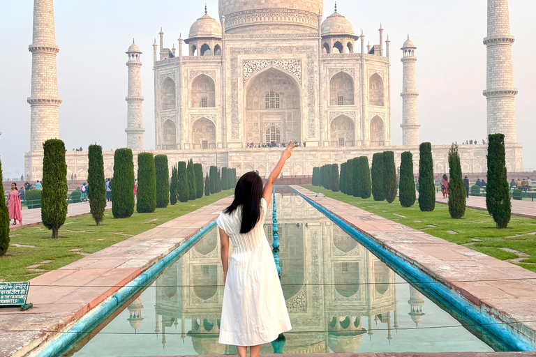 From Delhi: Private Taj Mahal and Agra Day Tour with 5* Meal From Delhi: Tour with Car, Driver, and Guide Only