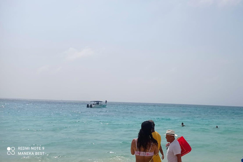 Cartagena: Wycieczka na plażę Playa Blanca na wyspie Barù z lunchem