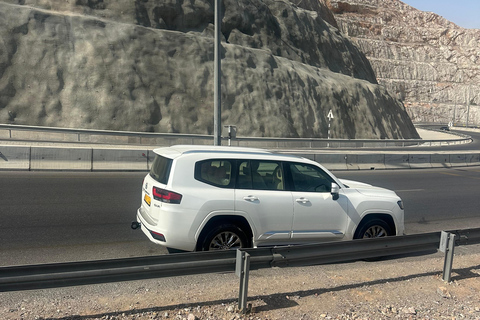 Muscat: Sunset Mountain Tour with Dinner and Transfers