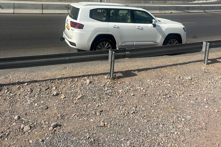 Muscat: Sunset Mountain Tour with Dinner and Transfers