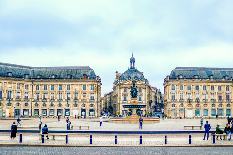 Bordeaux: Tour privato della storia esclusiva con un esperto localeBordeaux: Tour privato ed esclusivo della storia con un esperto locale