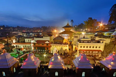 Göttliche Abenddämmerung: Die Pashupatinath Evening Aarti Private Tour