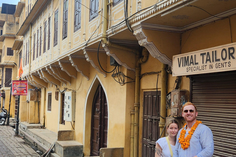 Tour di mezza giornata della città di Jaipur in E-Rickshaw con autista femminileTour in E-Rickshaw di Jaipur con guida