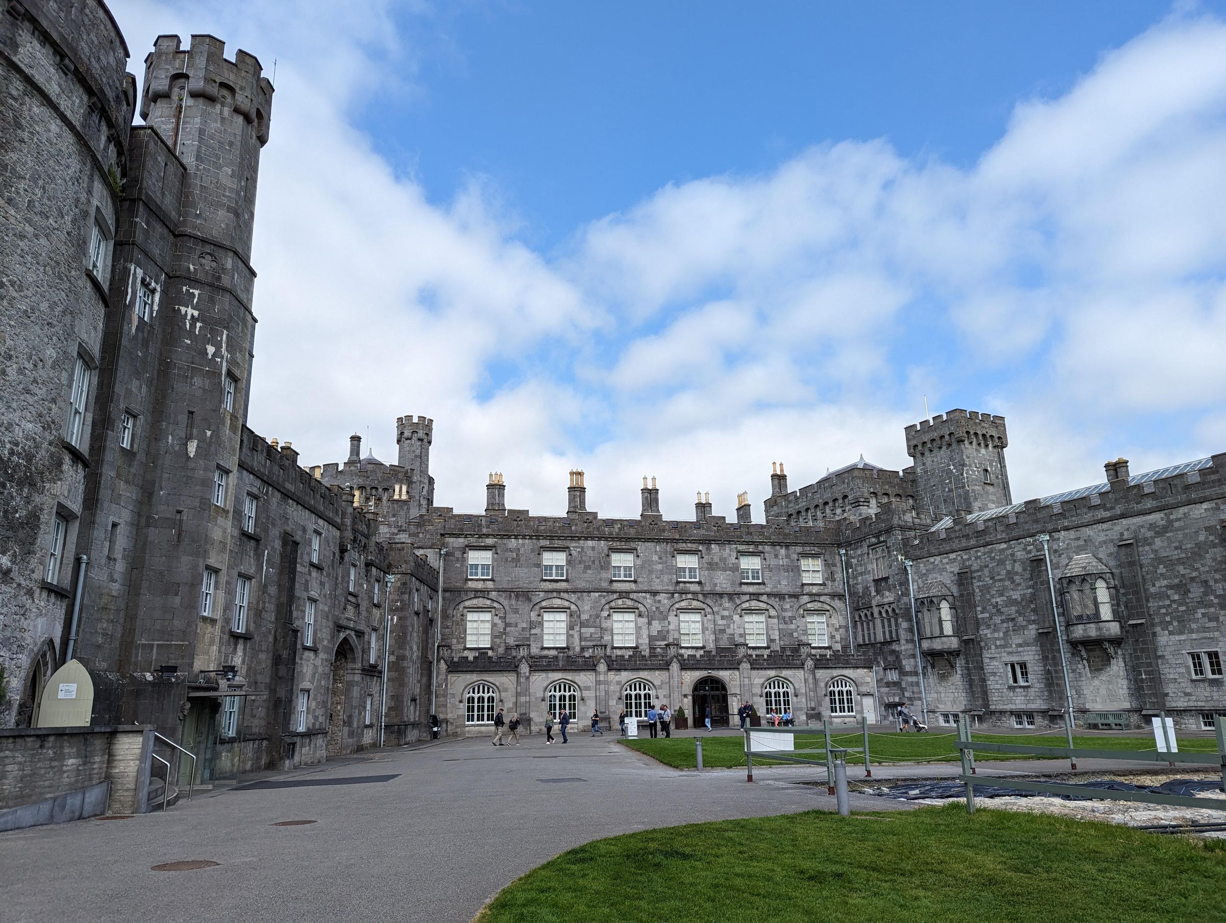 Ab Dublin: Private Tagestour nach Kilkenny Castle & Waterford Crystal