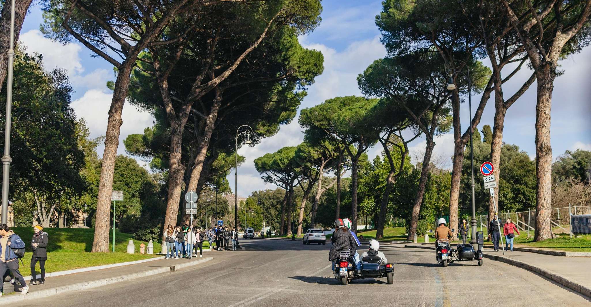 ローマは、コーヒーとジェラートを使ったVespa Sidecarツアーを強調しています - Housity