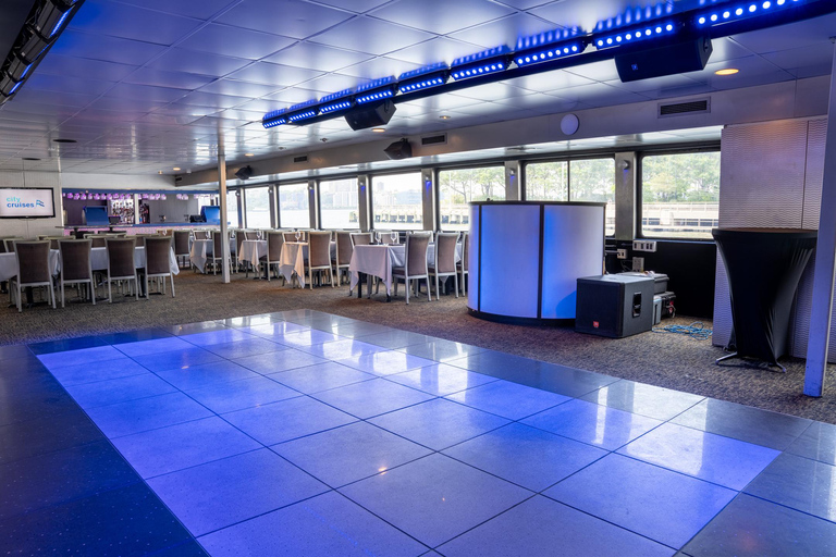 Z New Jersey: Rejs do Nowego Jorku na lunch lub kolację w formie bufetuRejs z kolacją w formie bufetu po Nowym Jorku