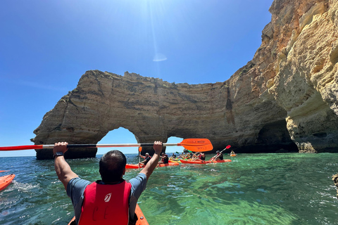 Da Lisbona: Escursione di un giorno in Algarve con crociera nelle grotte di Benagil