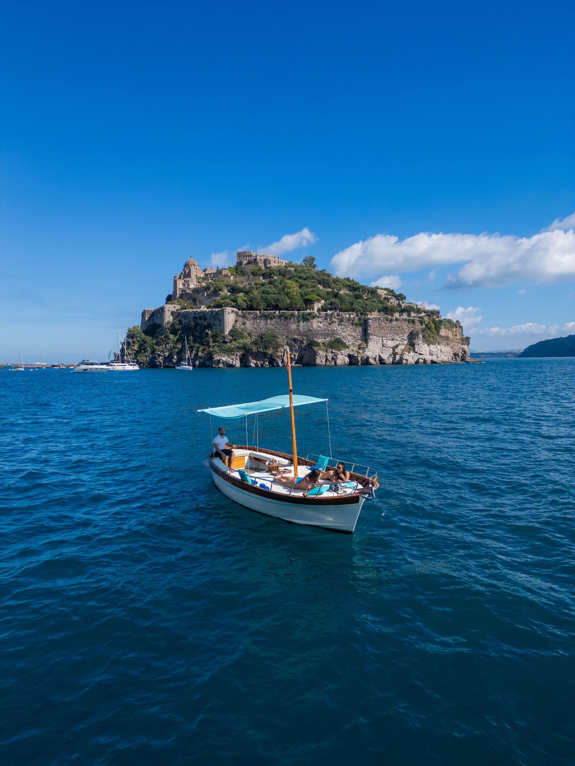 Private Tour nach Ischia und/oder Procida mit einem Gozzo Apreamare