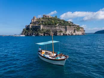 Tour privato di Ischia e/o Procida a bordo di un Gozzo Apreamare