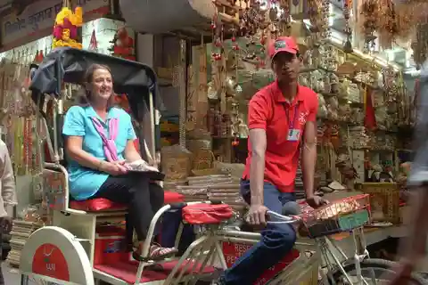 Explore Chandni Chowk: Old Delhi Private Tuk Tuk & Food Tour