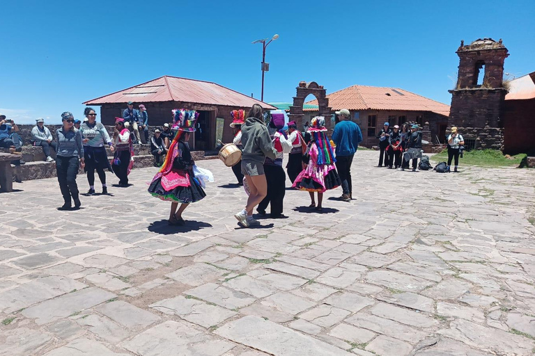 Puno: Uros Floating Islands + Taquile Natural Island (Full Day) with Guide Puno: Floating Uros Islands + Taquile Natural Island (Full Day) with Guide