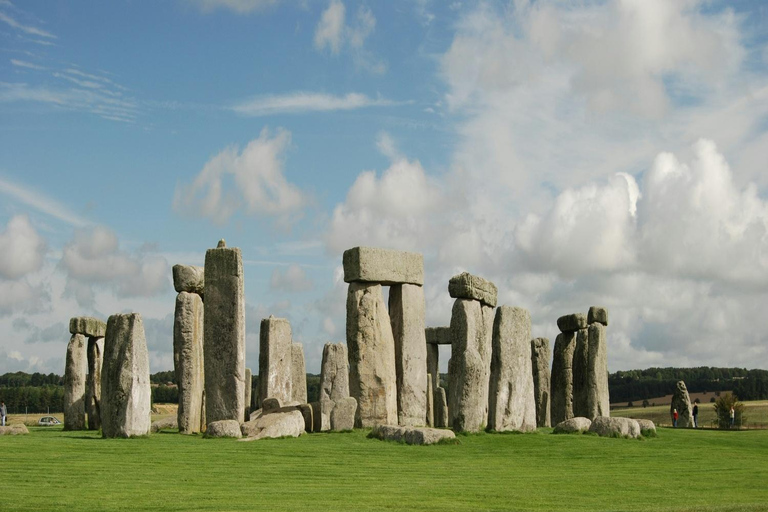 Private driver guided tour Stonehenge, Windsor Castle & Bath