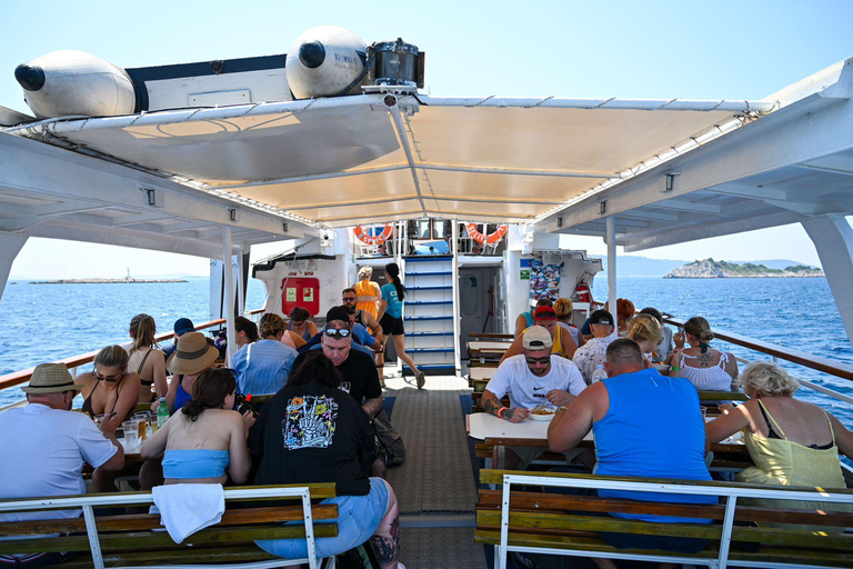 Split: Trogir Walking Tour, Blue Lagoon & Shipwreck Cruise Split: Trogir, Shipwreck & Trogir Boat Tour with Food/Drinks