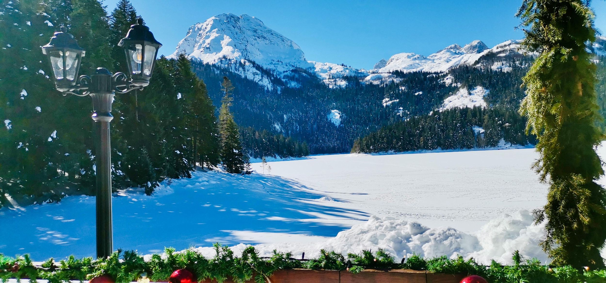 Winter-Wonderland Durmitor: Schwarzer See und Tara-Brücke