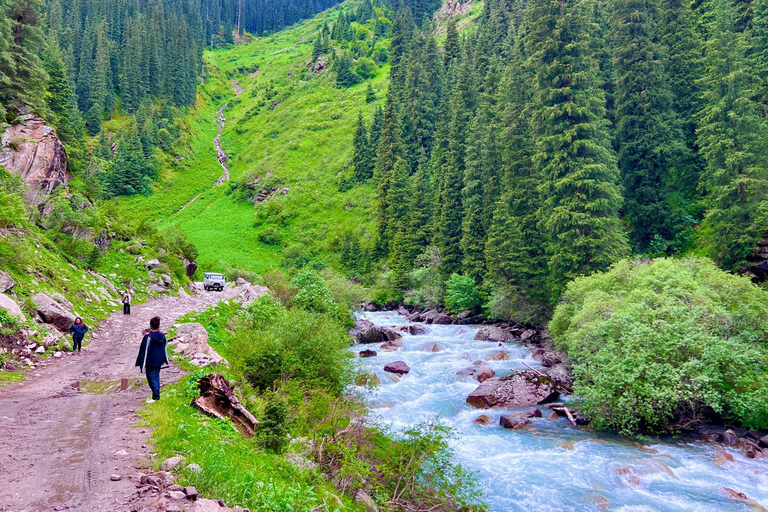 4 Days Issyk Kul Tour: Eagles, Yurts and Nomadic Traditions