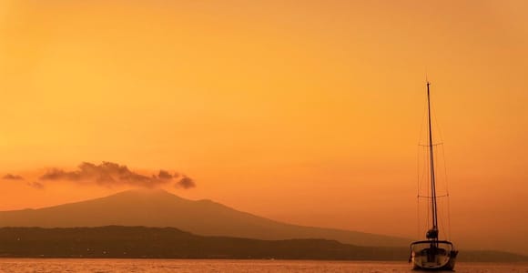 Catania: Sunset Dinner Sailing Tour