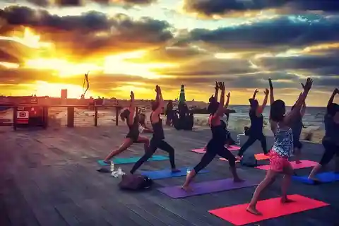 Tel Aviv: Yoga y meditación al atardecer frente a la playa