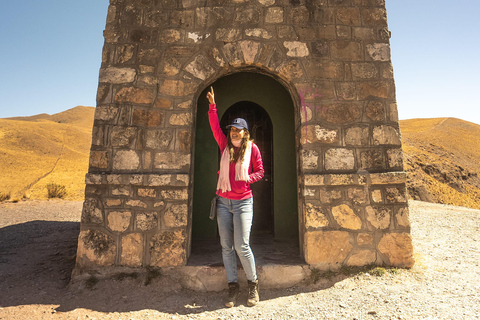 Cachi: Ruta Escénica y Experiencia Local desde Salta