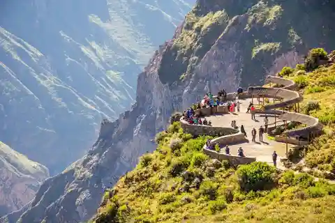 Desde Arequipa: Excursión de Aventura de 2 Días al Cañón del Colca