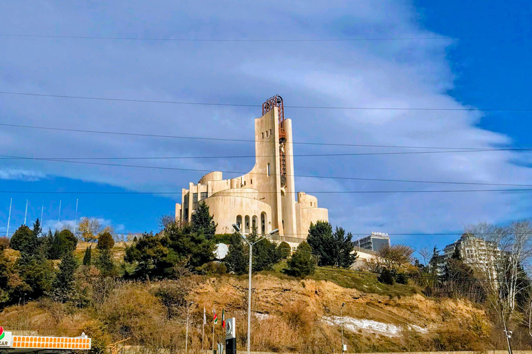 Hidden Tbilisi: Uma Viagem Pelo Modernismo e BrutalismoHidden Tbilisi: uma jornada pelo modernismo e brutalismo