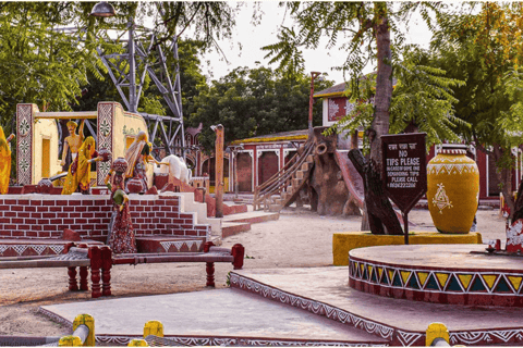 Jaipur: Chokhi Dhani Dorf-Tour mit Abendessen im Oldtimer