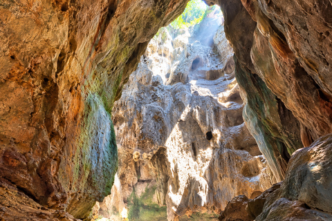 Labuan Bajo: 7-Stop Tour to Rangko Cave, Melo & Night Market