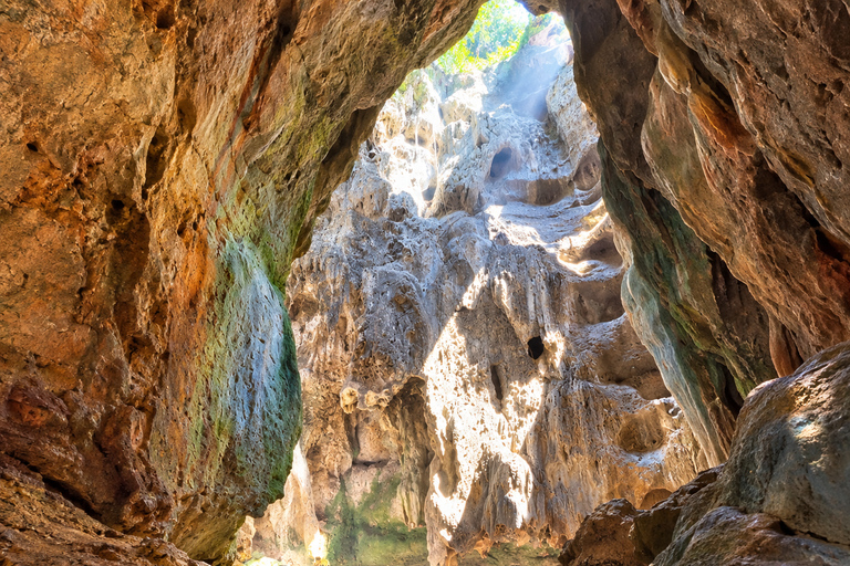 Labuan Bajo: 7-Stop Tour to Rangko Cave, Melo & Night Market
