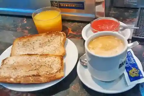 Sevilla: Degustatietour met marktbezoek en tapaslunch