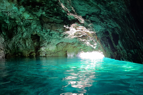 Marsiglia: Crociera in catamarano delle Calanques, picnic e snorkeling