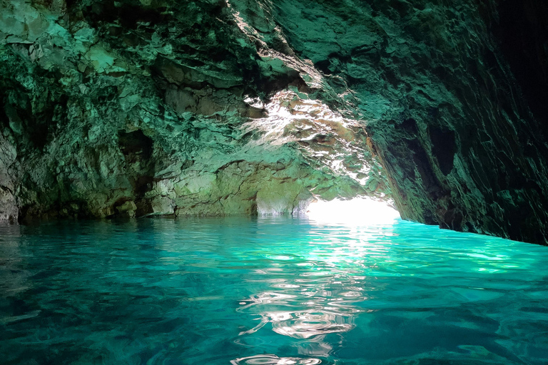 Marselha: Cruzeiro de catamarã pelas Calanques, piquenique e mergulho com snorkel