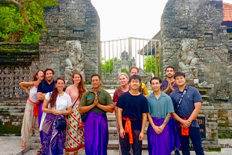 Guide, Uluwatu Temple Entry Ticket with Kecak Dance Show Guide Only (no ticket included )