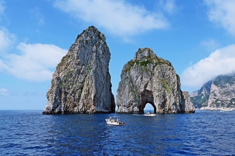 Depuis Amalfi : Tour en bateau de l'île de Capri avec plongée en apnée et boissons