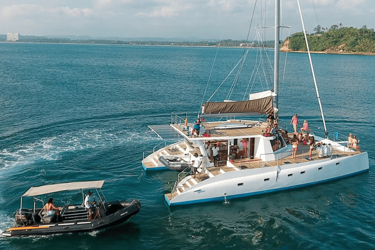 Mirissa: festa in barca al tramonto con DJ dal vivo e drinkMirissa: festa al tramonto in barca con DJ dal vivo e drink