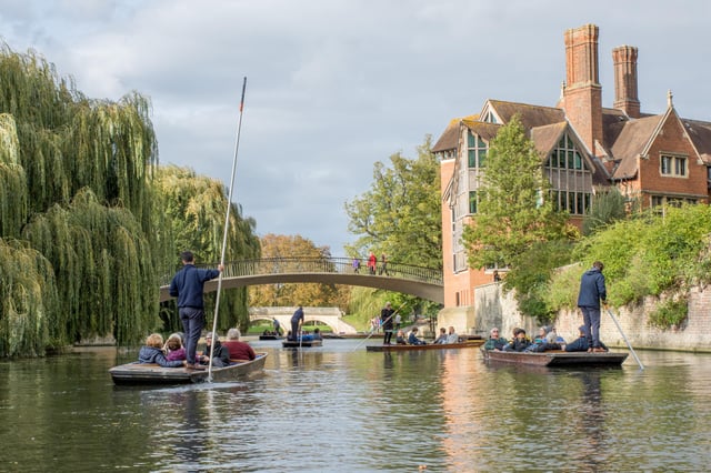 Cambridge By Alumni™ - Kings College Entry, Walk &amp; Punt Tour