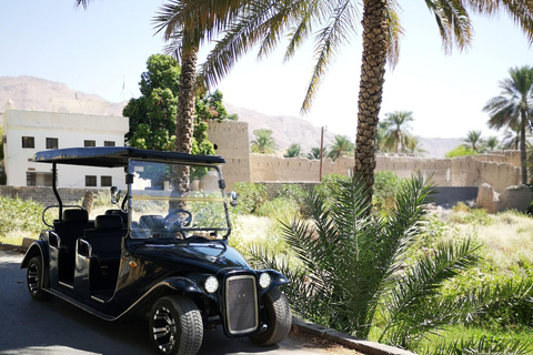 Passeio de carrinho cultural pela vila de Al Aqur