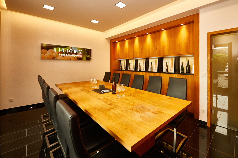 Kröv/Gut Hermes: Wine tour & tasting through the vineyard, winery, & sparkling wine factory Kröv/Gut Hermes: Wine Tour & Tasting Through Vineyard, Winery & Champagne Factory