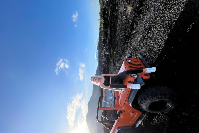 Kintamani hora dorada en jeep explora la montaña y las rocasKintamani: excursión de la hora dorada en jeep para explorar la montaña y las rocas