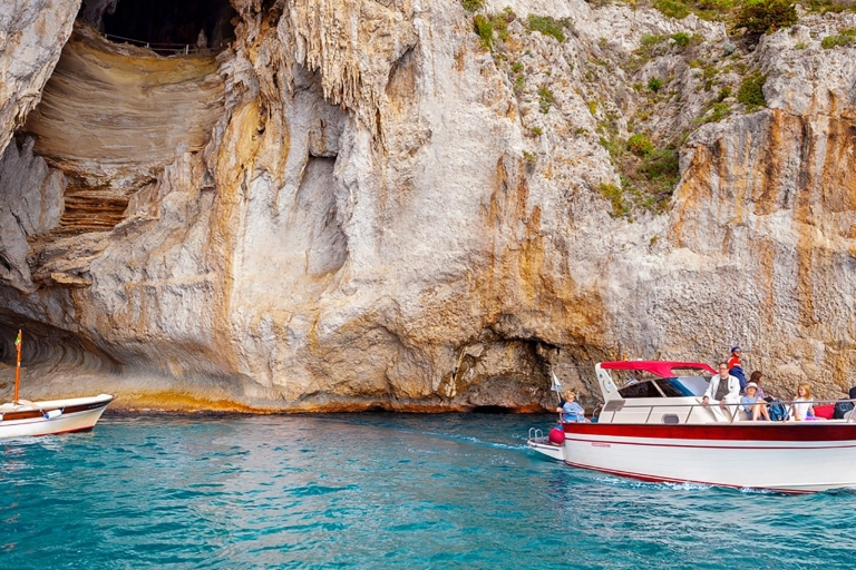 z Neapolu: Wycieczka łodzią w małej grupie na wyspę CapriNeapol: Wycieczka łodzią w małej grupie na wyspę Capri